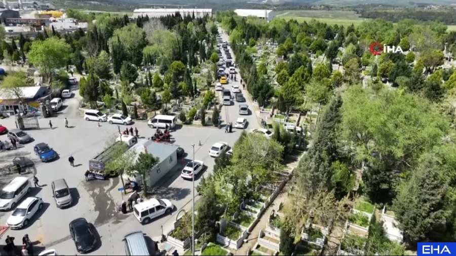 AnyConv.com__sultangazi-deki-mezarlik-yolunda-uzun-arac-ku-4-17226846_amp (1)
